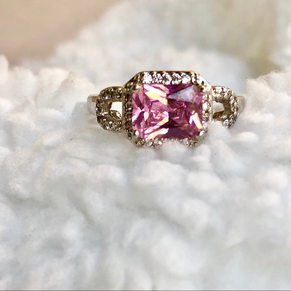 Radiant cut pink crystal ring - Picture 3 of 7